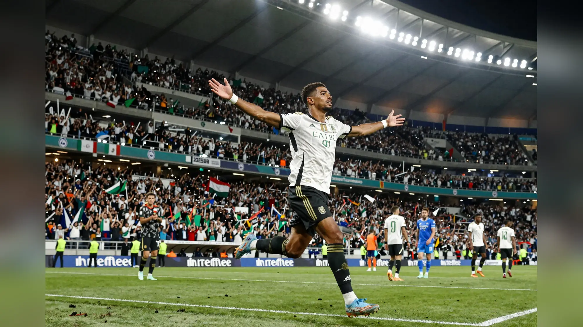 England beat Mexico 3-2 at Azteca to reach World Cup quarter-finals